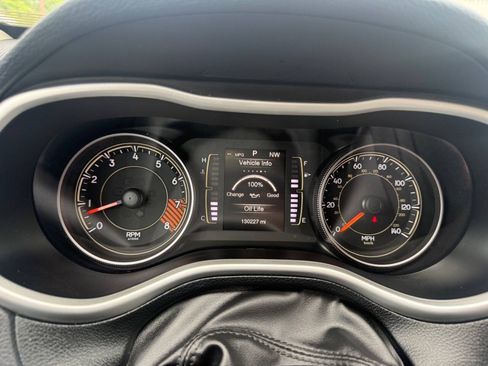 Used 2015 Jeep Cherokee Latitude w/ Cold Weather Group AWD/4WD image 14
