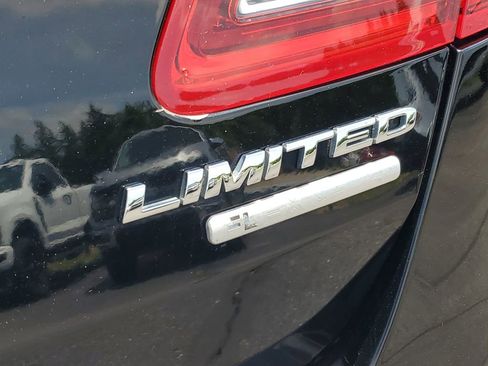 Used 2016 Ford Taurus Limited w/ Equipment Group 301A FWD image 34