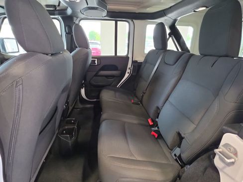 Used 2023 Jeep Wrangler Unlimited Sahara AWD/4WD image 31