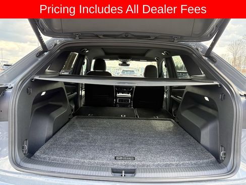 Used 2025 Volkswagen Atlas Cross Sport SEL R-Line AWD/4WD image 12