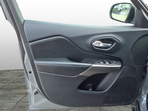 Used 2020 Jeep Cherokee Latitude Plus image 10