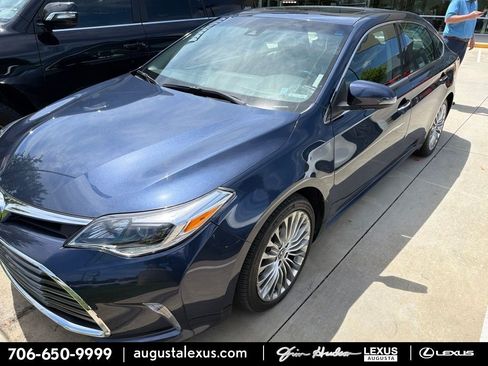 Used 2018 Toyota Avalon Limited FWD image 1