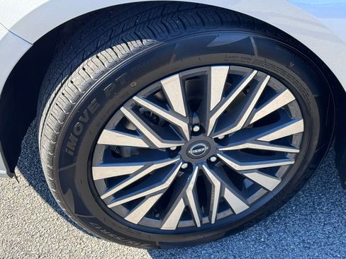 Used 2024 Nissan Altima 2.5 SV image 39