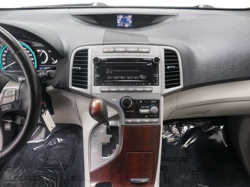 Used 2010 Toyota Venza FWD image 16