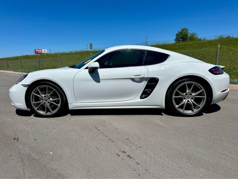 Used 2019 Porsche 718 Cayman RWD image 8