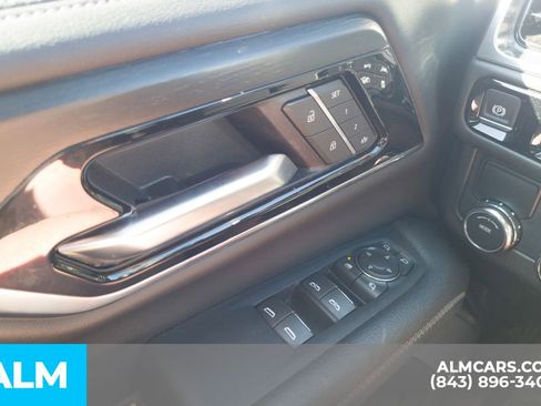 Used 2025 GMC Yukon XL Denali RWD image 17