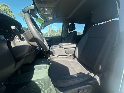 Used 2026 Chevrolet Silverado 1500 Custom w/ LPO, Dark Essentials Package AWD/4WD image 4
