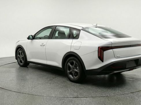 Used 2025 Kia K4 LXS image 6