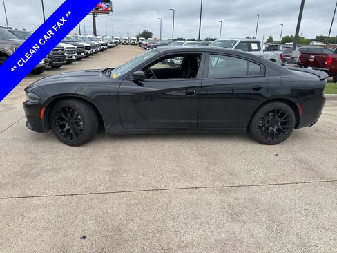 Used 2022 Dodge Charger SXT w/ Blacktop Package RWD image 3