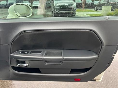 Used 2010 Dodge Challenger SE RWD image 10