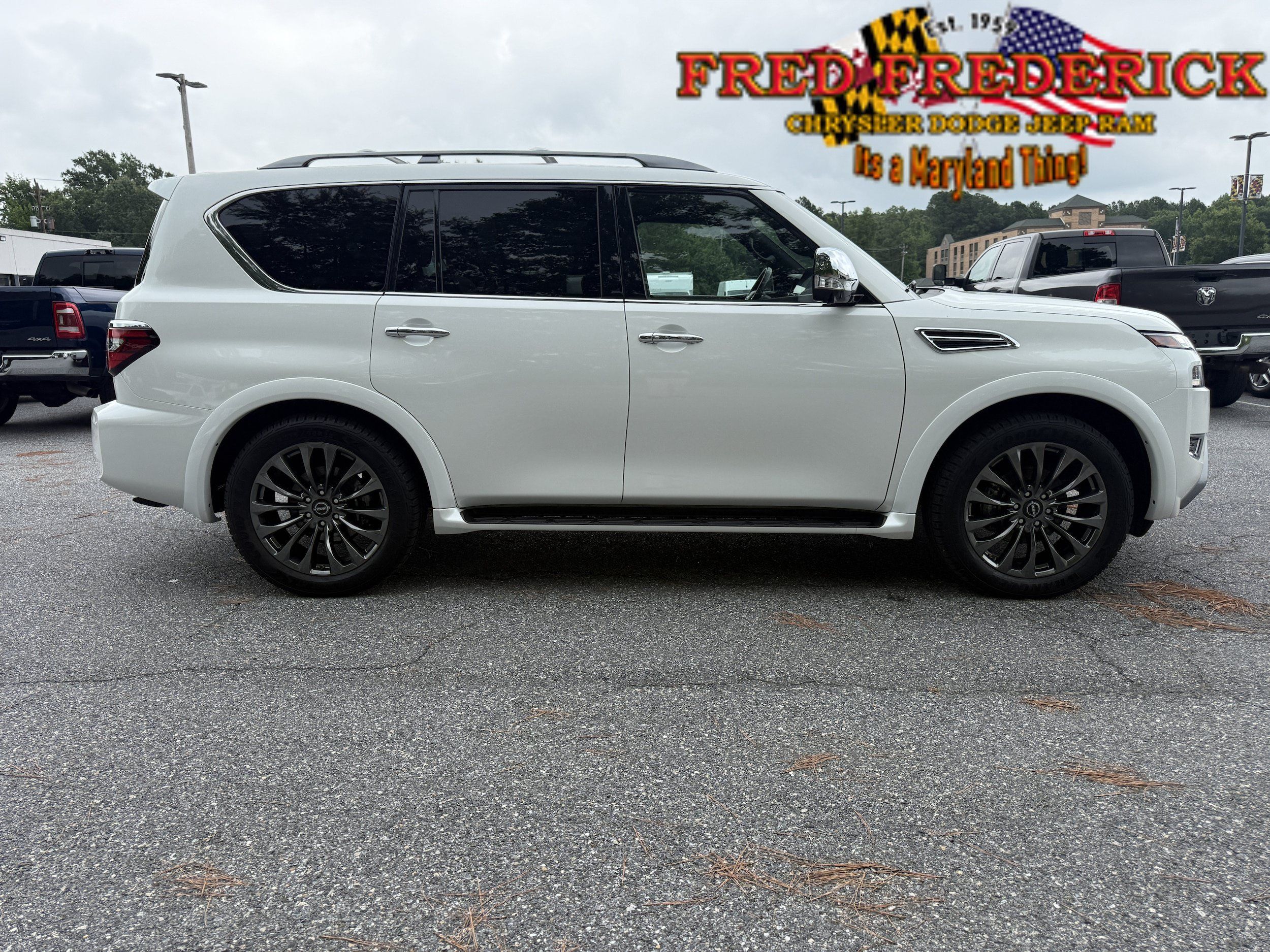 Used 2023 Nissan Armada Platinum w/ Captain's Chairs Package AWD/4WD image 9