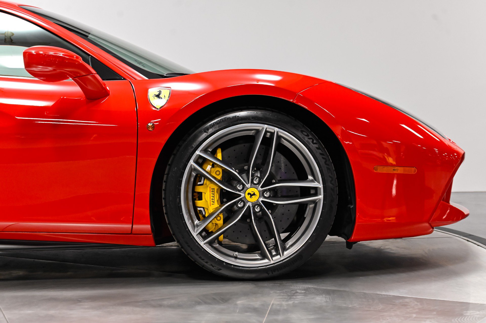 Used 2018 Ferrari 488 GTB RWD image 28