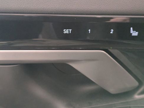 Certified 2025 BMW 530i xDrive w/ Premium Package AWD/4WD image 12