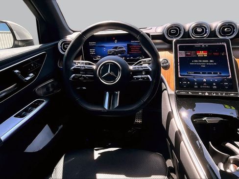 Used 2023 Mercedes-Benz GLC 300 image 5
