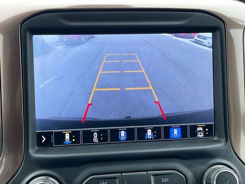 Used 2021 Chevrolet Silverado 1500 High Country w/ Technology Package image 14