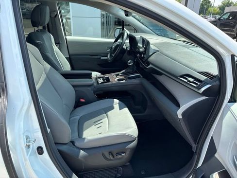 Used 2023 Toyota Sienna XLE FWD image 26