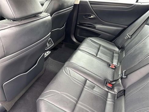 Used 2025 Lexus ES 300h w/ Luxury Package image 14