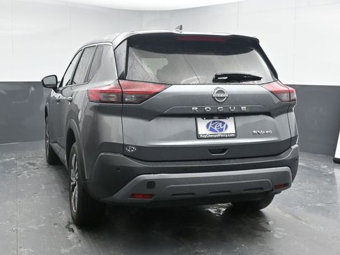 Used 2023 Nissan Rogue SV image 6