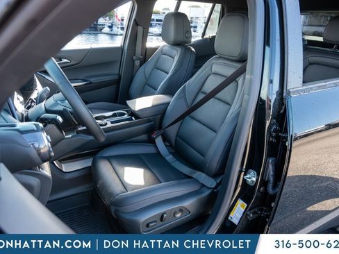 New 2026 Chevrolet Equinox LT w/ Convenience Package II FWD image 4