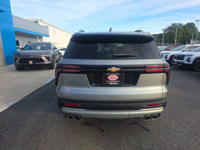 Used 2026 Chevrolet Traverse LT AWD/4WD image 3