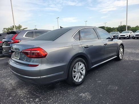 Used 2018 Volkswagen Passat 2.0T SE FWD image 3