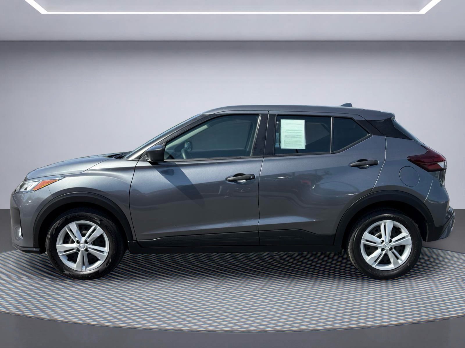Used 2023 Nissan Kicks S FWD image 3