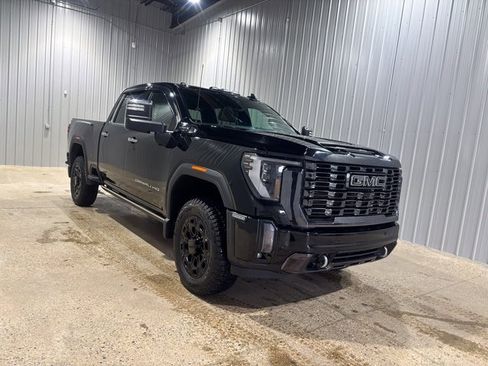 Used 2024 GMC Sierra 2500 Denali Ultimate w/ Snow Plow Prep/Camper Package image 16