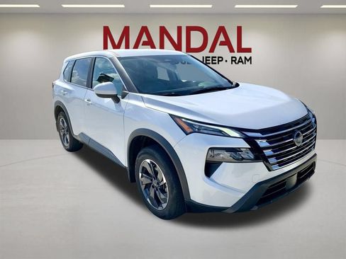 Used 2025 Nissan Rogue SV FWD image 3