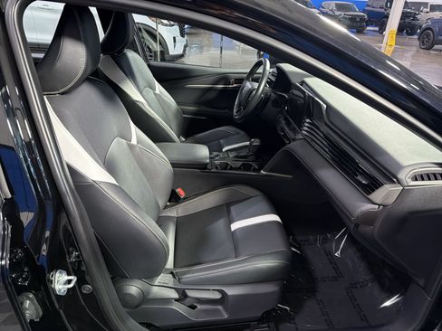 Used 2025 Toyota Camry SE FWD image 23