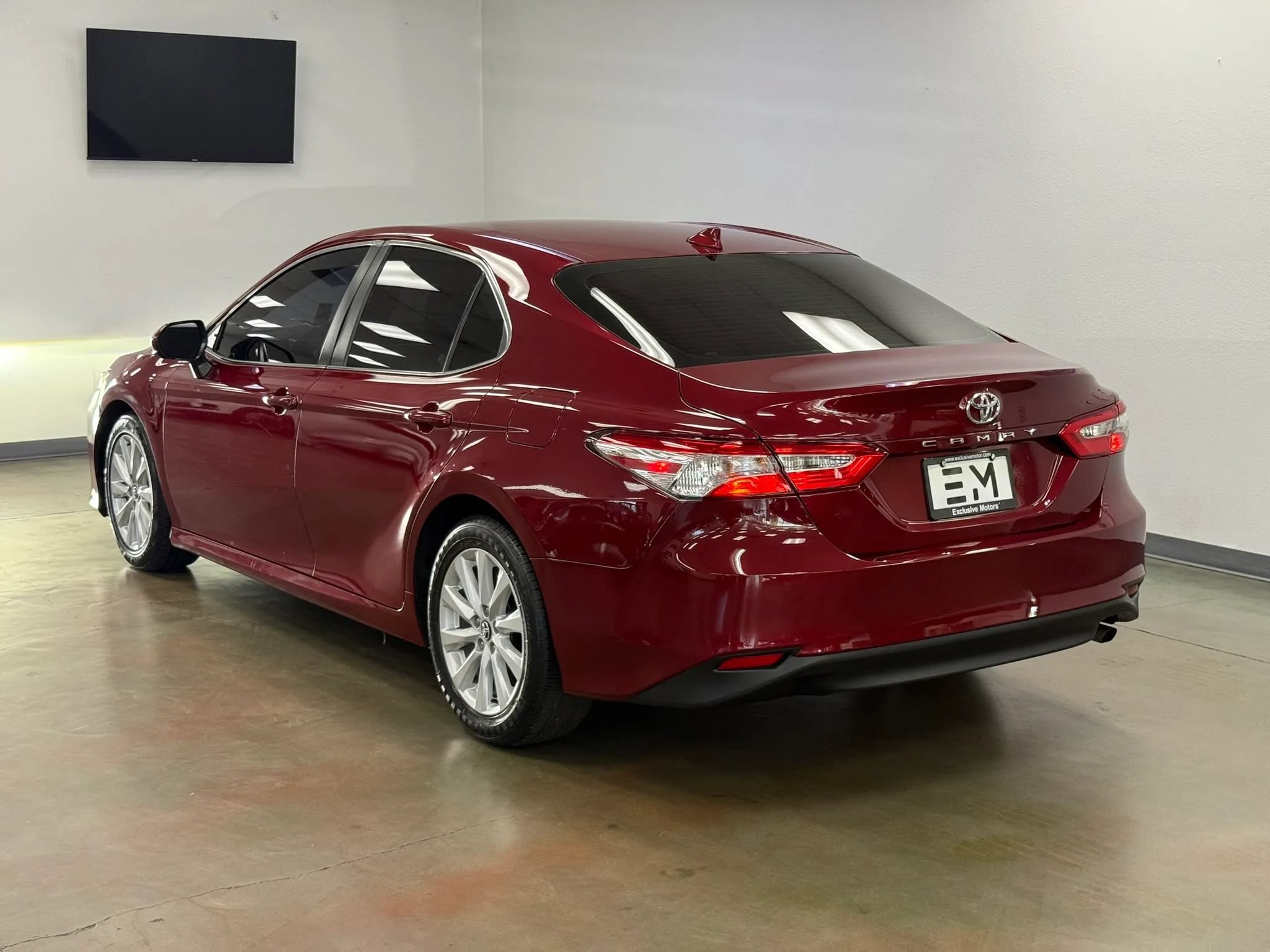 Used 2020 Toyota Camry LE FWD image 5