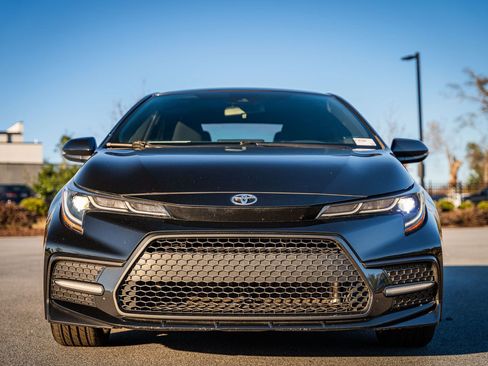 Used 2022 Toyota Corolla SE image 2