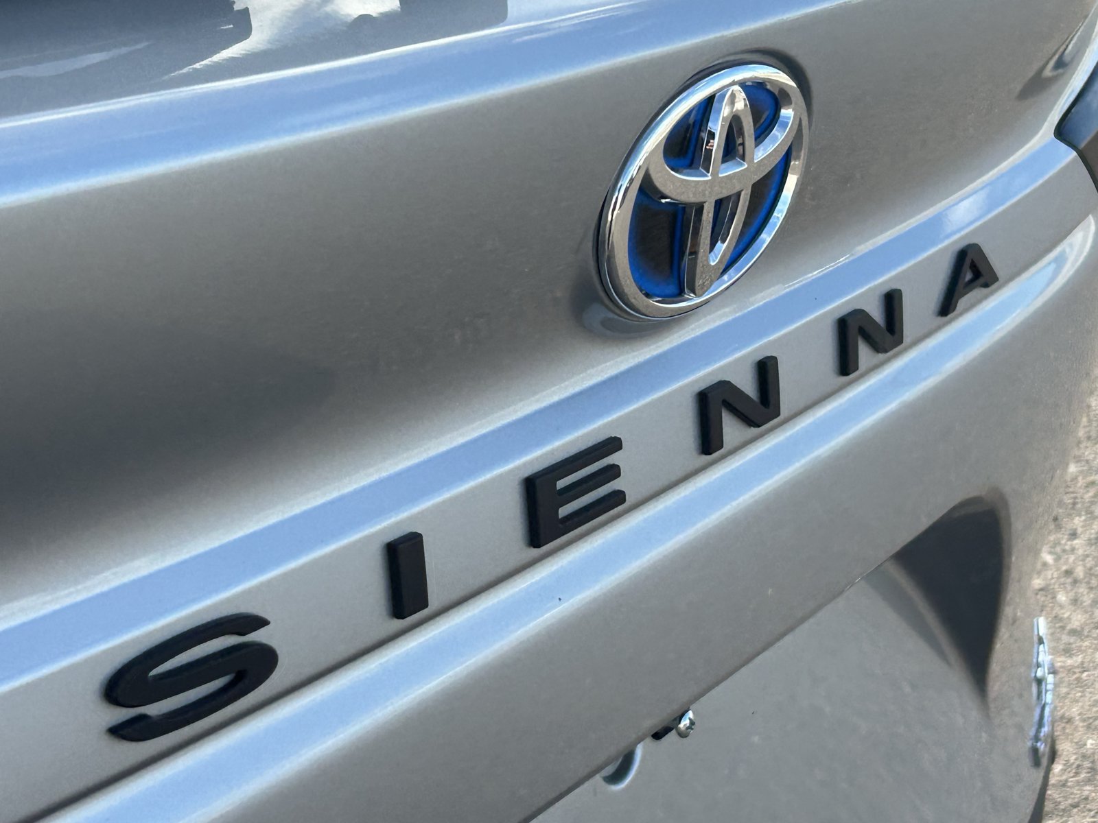 Used 2024 Toyota Sienna XLE FWD image 8
