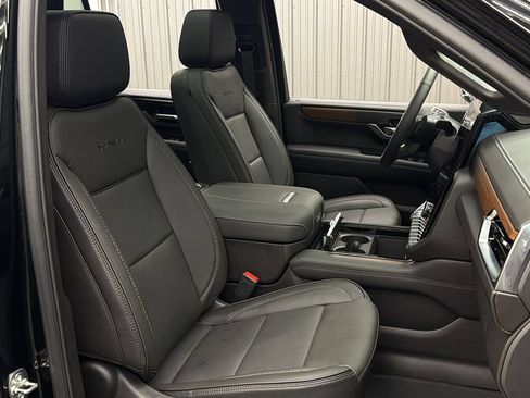 Used 2026 GMC Yukon Denali w/ Sun & Power Step Package AWD/4WD image 37