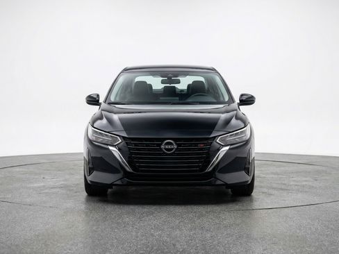Used 2025 Nissan Sentra SV image 2