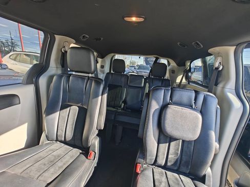 Used 2017 Dodge Grand Caravan SXT image 10