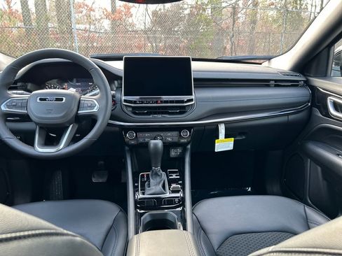 New 2026 Jeep Compass Latitude image 24