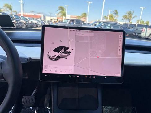 Used 2021 Tesla Model Y Long Range AWD/4WD image 16