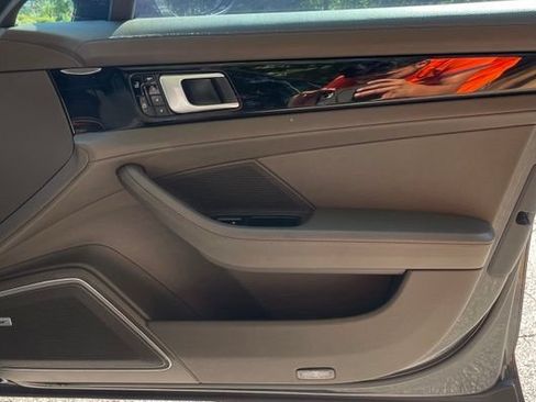 Used 2021 Porsche Panamera RWD image 20