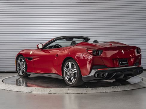 Used 2019 Ferrari Portofino RWD image 3