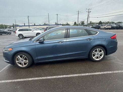 Used 2018 Ford Fusion SE w/ Fusion SE Technology Package FWD image 5