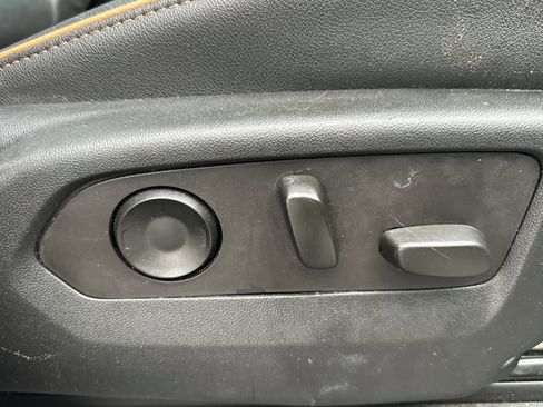 Used 2023 GMC Yukon XL AT4 w/ AT4 Premium Package image 21