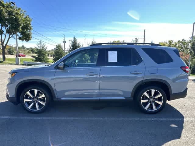 Used 2025 Honda Pilot Touring image 2