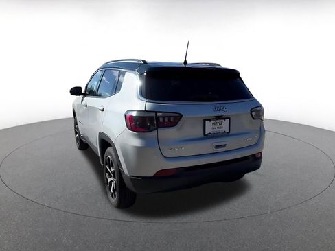 Used 2025 Jeep Compass Limited image 11