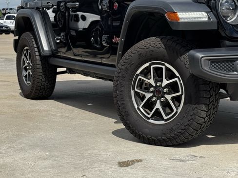 Used 2024 Jeep Wrangler Unlimited Rubicon AWD/4WD image 12