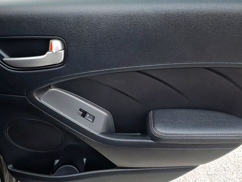 Used 2017 Kia Forte LX image 14