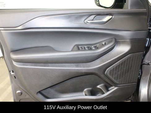 New 2025 Jeep Grand Cherokee Altitude image 15