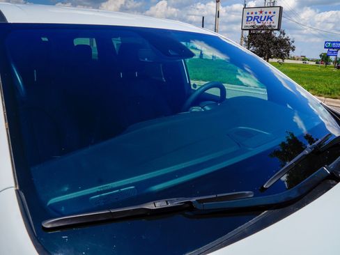 Used 2025 Chrysler Pacifica Select FWD image 40