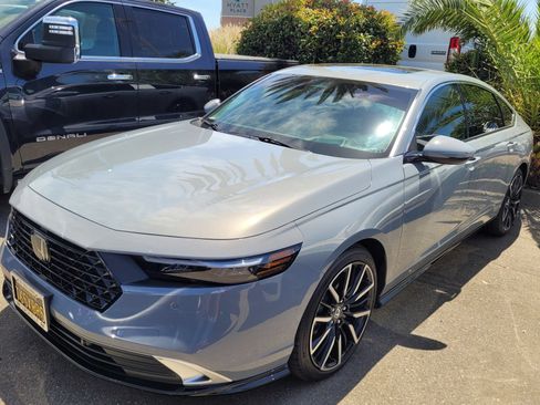 Used 2025 Honda Accord Touring image 2