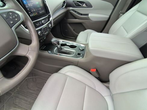Used 2021 Chevrolet Traverse Premier FWD image 10