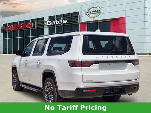 Used 2023 Jeep Wagoneer L 4WD w/ Premium Group I image 5